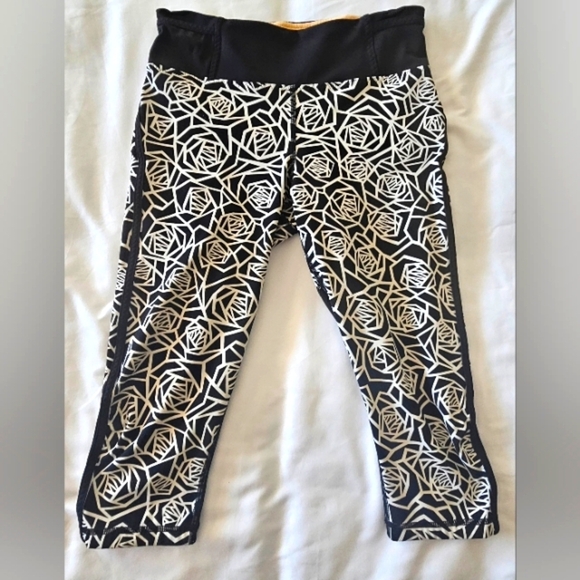 Lululemon Real Quick Crop Leggings – Size 6 – Posey Black/White - Picture 2 of 13